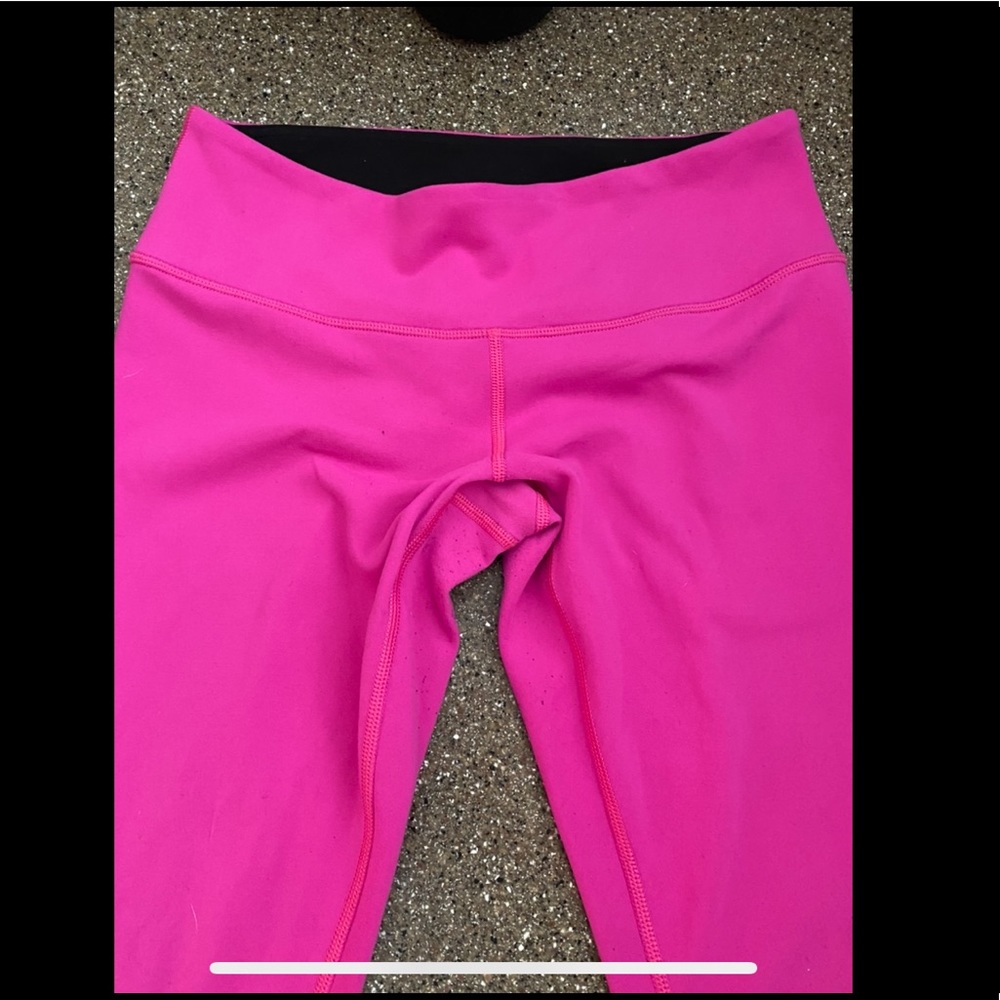 REVERSIBLE wunder under black HOT pink lululemon